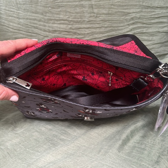 Harveys Seatbelt Disney Vampire Mickey Medium Crossbody NWT SOLD OUT - Picture 12 of 16